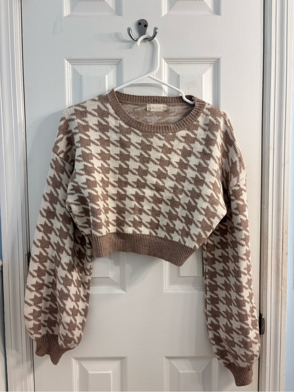 Altar’d State Cropped Houndstooth Crewneck Sweater - Cream & Tan